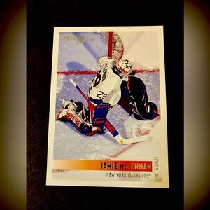 Im selling 12 Hockey (NHL) Cards